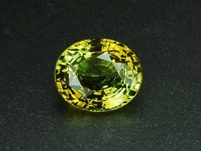 金绿宝石：真正的稀世珍宝，象征健康、富贵和长寿